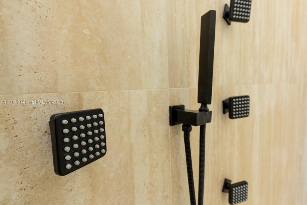 SUNSET LAKES PLAT THREE - Residential