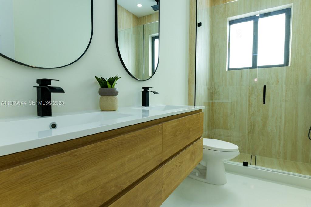 SUNSET LAKES PLAT THREE - Residential