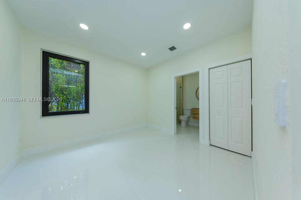 SUNSET LAKES PLAT THREE - Residential