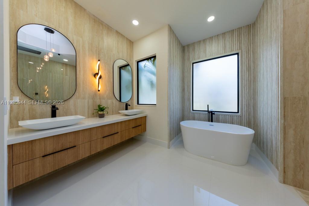 SUNSET LAKES PLAT THREE - Residential