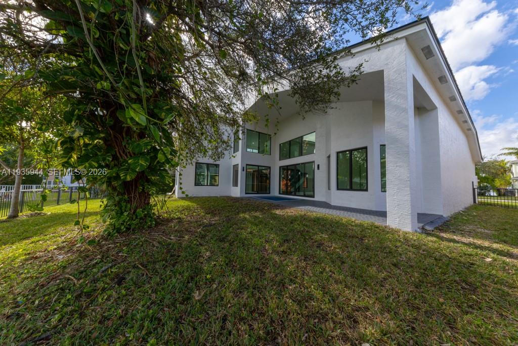 SUNSET LAKES PLAT THREE - Residential