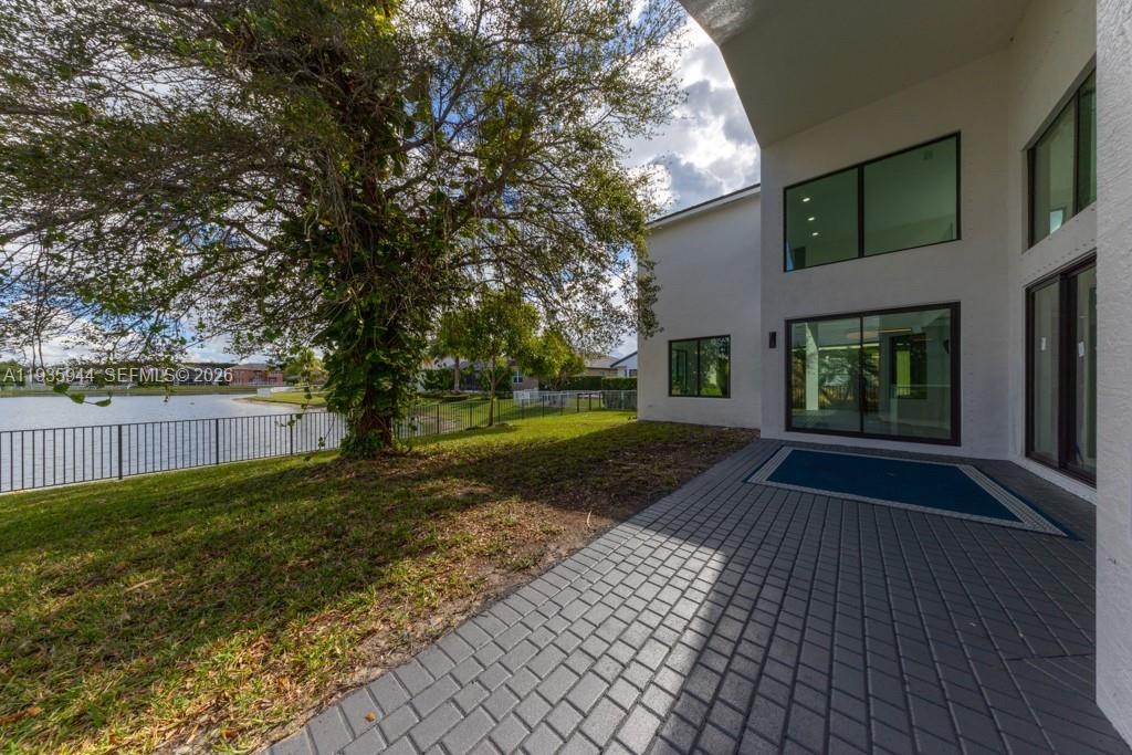 SUNSET LAKES PLAT THREE - Residential