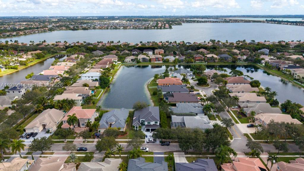 SUNSET LAKES PLAT THREE - Residential