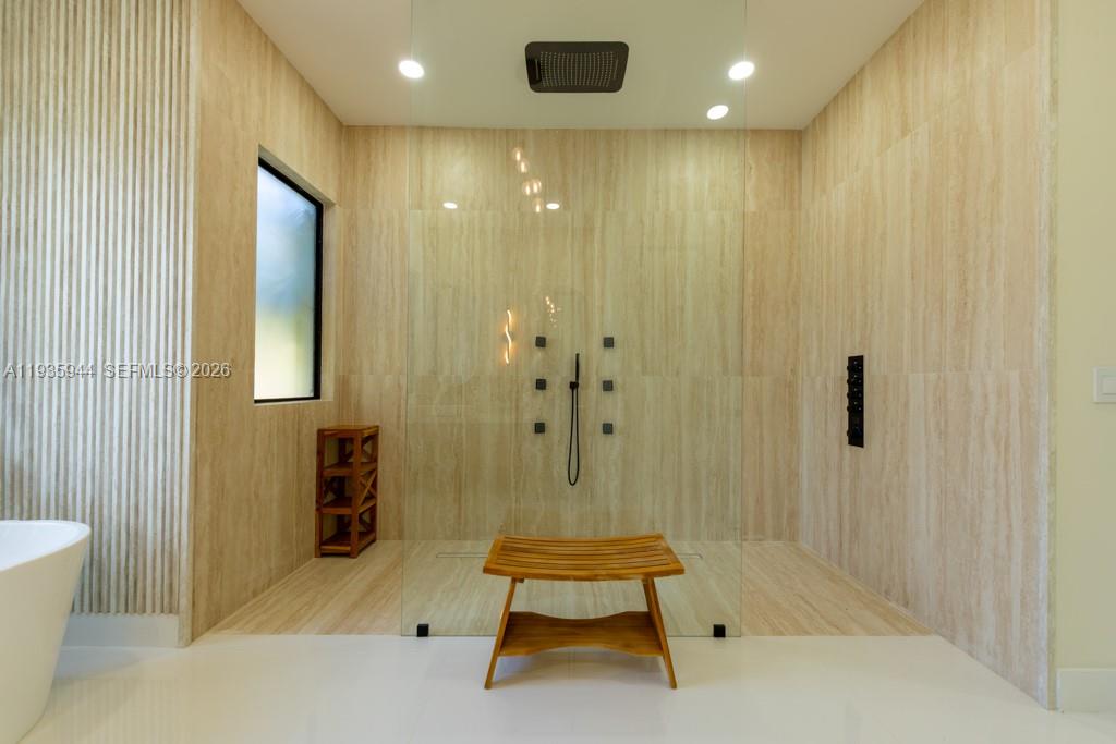 SUNSET LAKES PLAT THREE - Residential