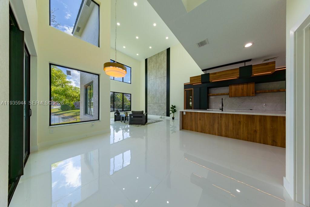 SUNSET LAKES PLAT THREE - Residential