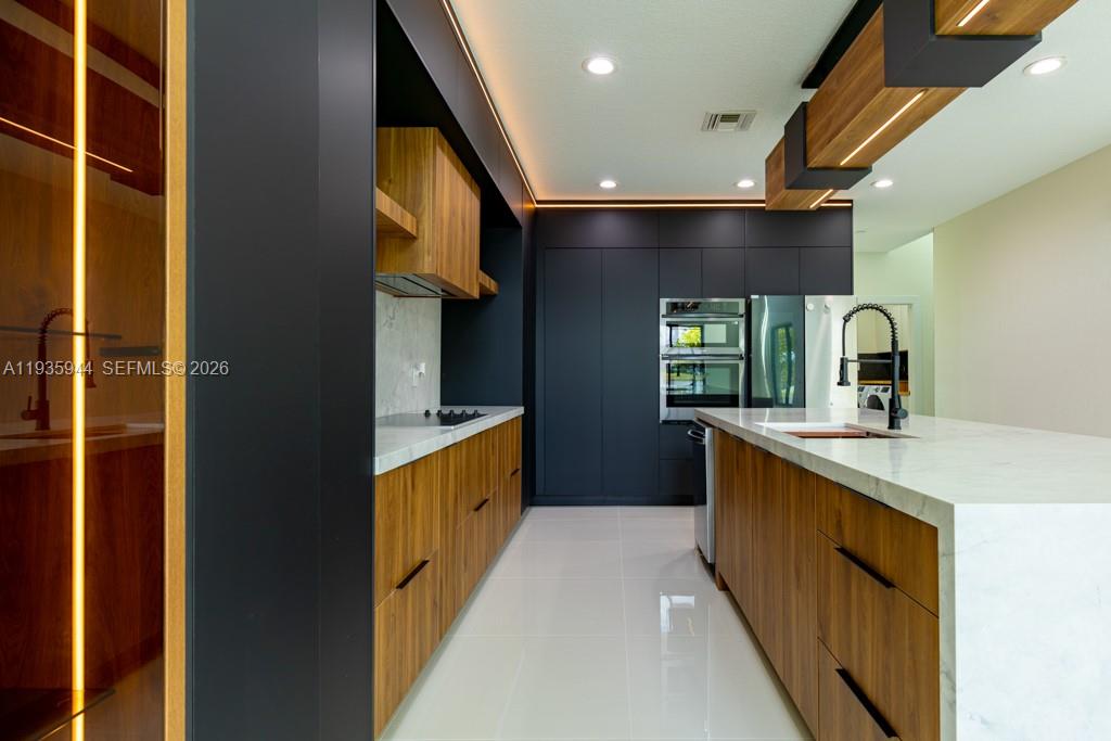 SUNSET LAKES PLAT THREE - Residential