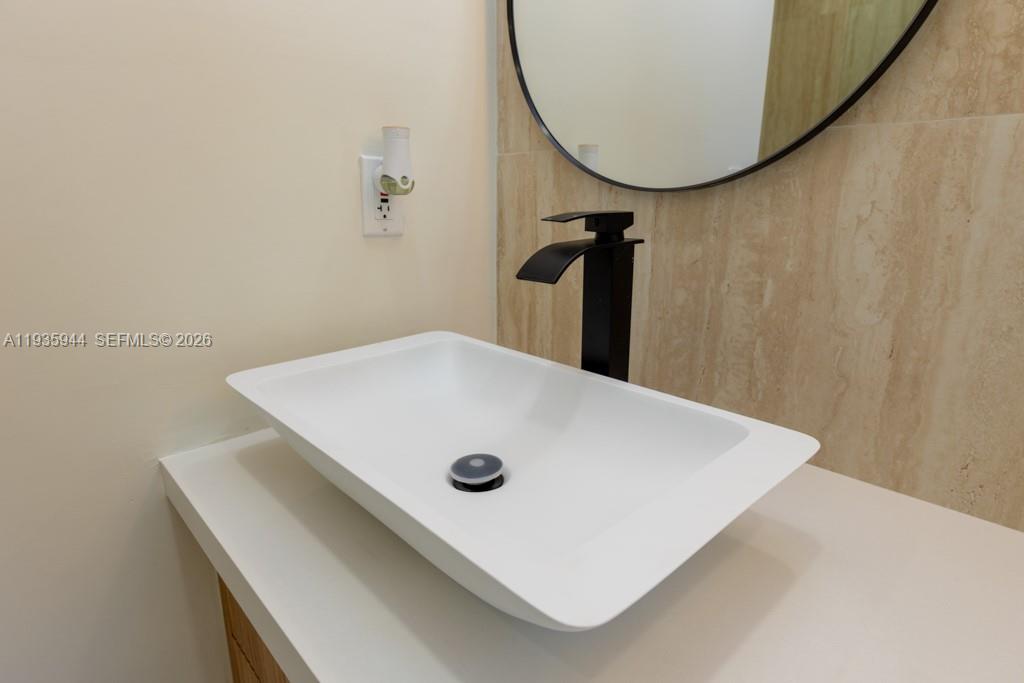 SUNSET LAKES PLAT THREE - Residential