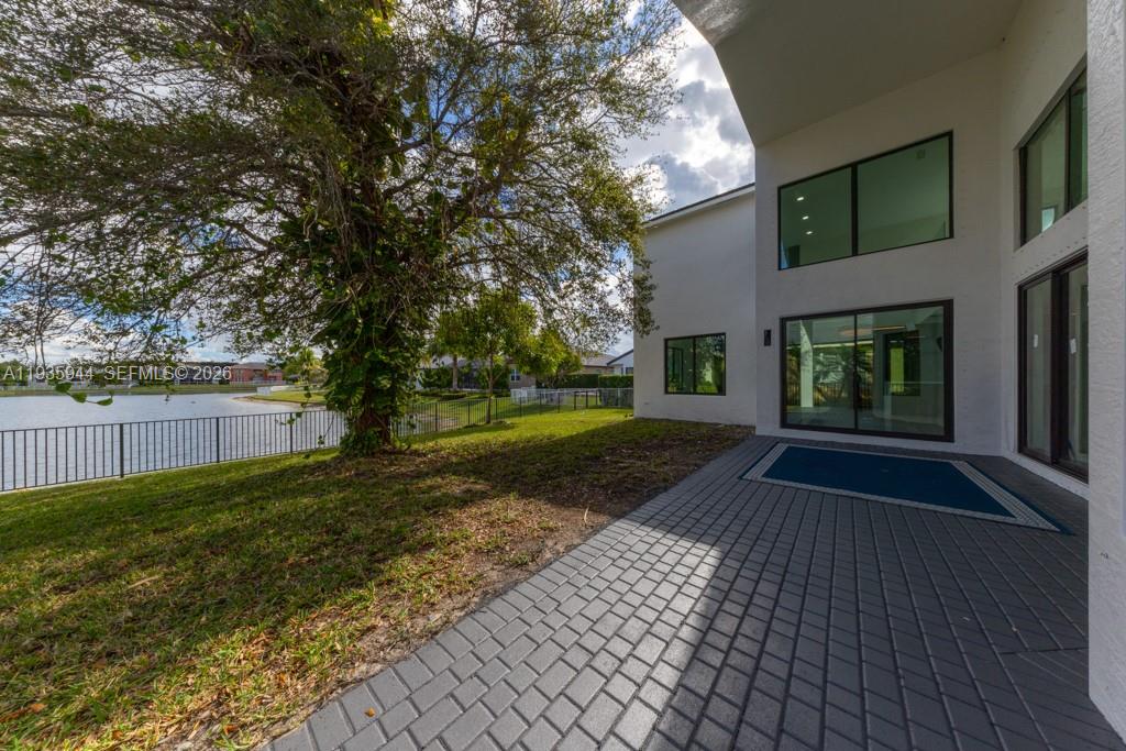 SUNSET LAKES PLAT THREE - Residential