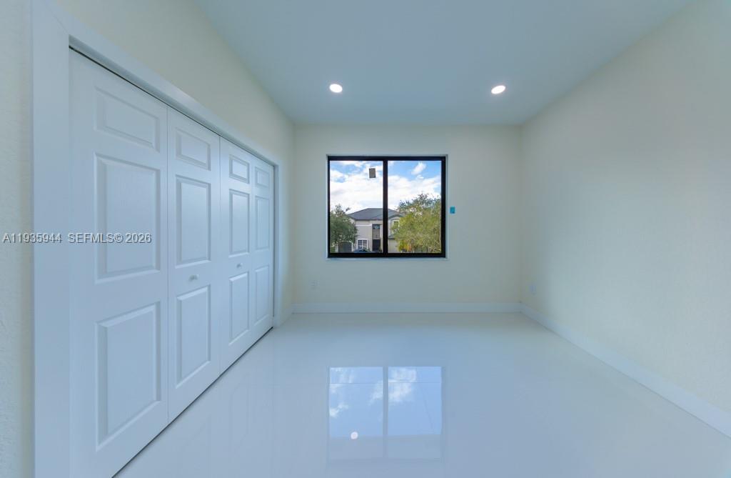 SUNSET LAKES PLAT THREE - Residential