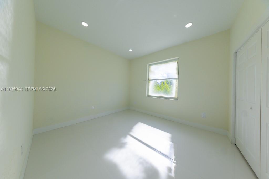 SUNSET LAKES PLAT THREE - Residential