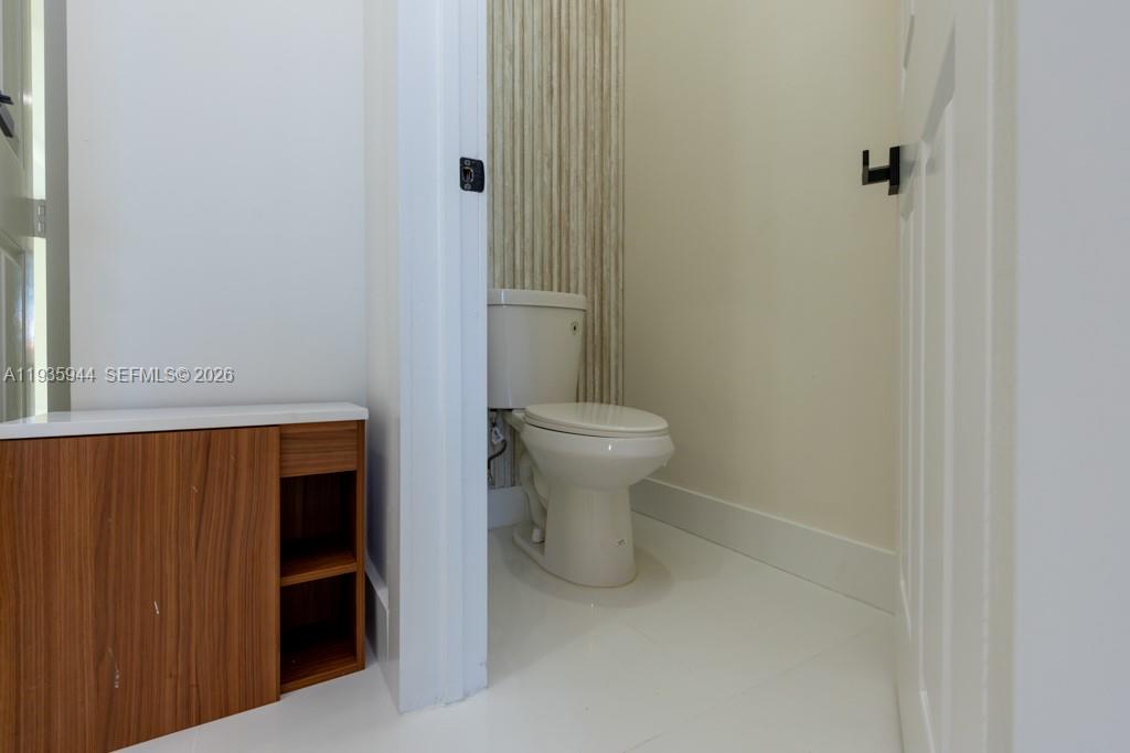 SUNSET LAKES PLAT THREE - Residential