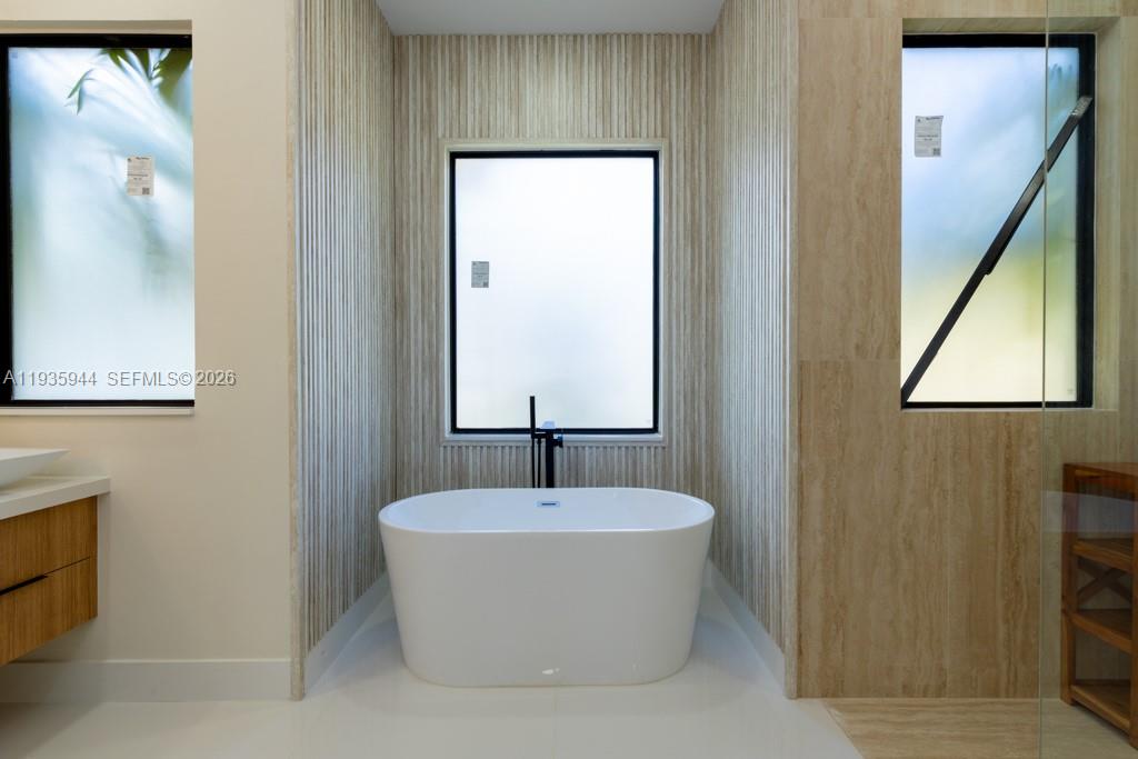 SUNSET LAKES PLAT THREE - Residential