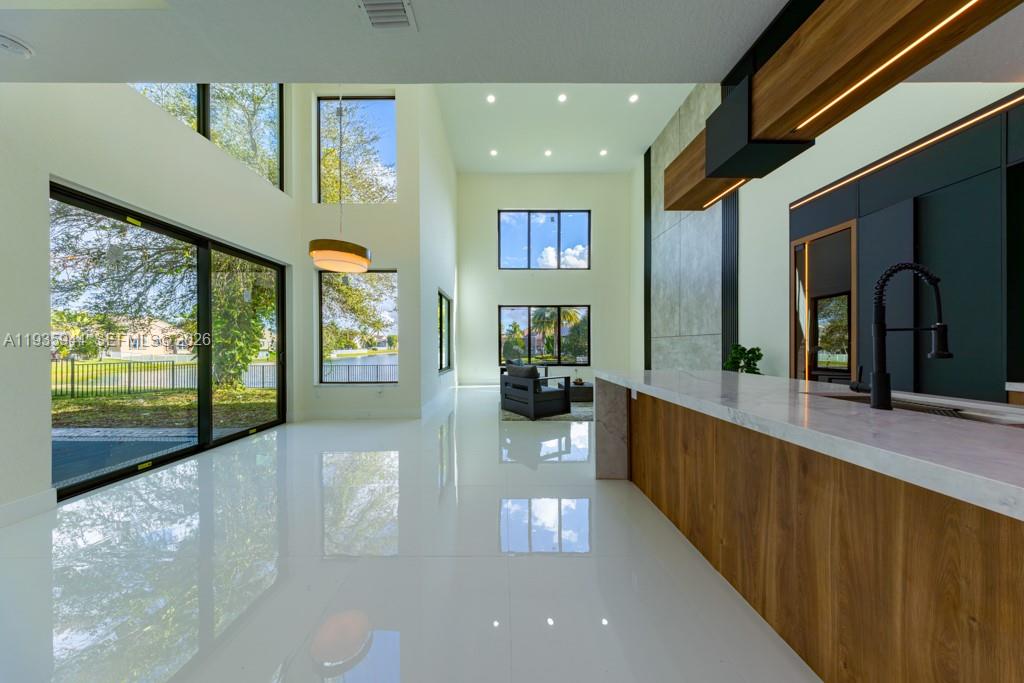 SUNSET LAKES PLAT THREE - Residential