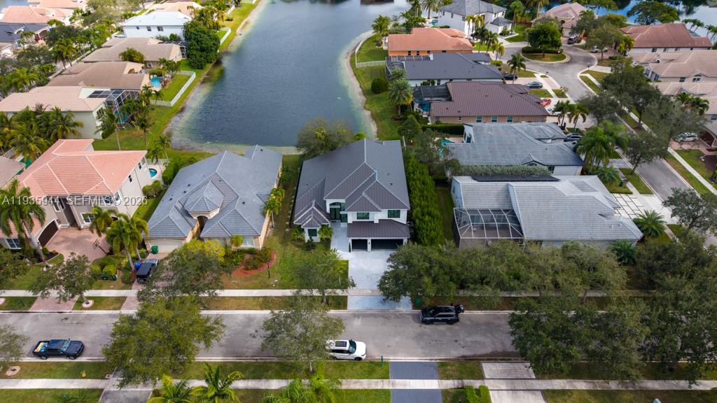 SUNSET LAKES PLAT THREE - Residential