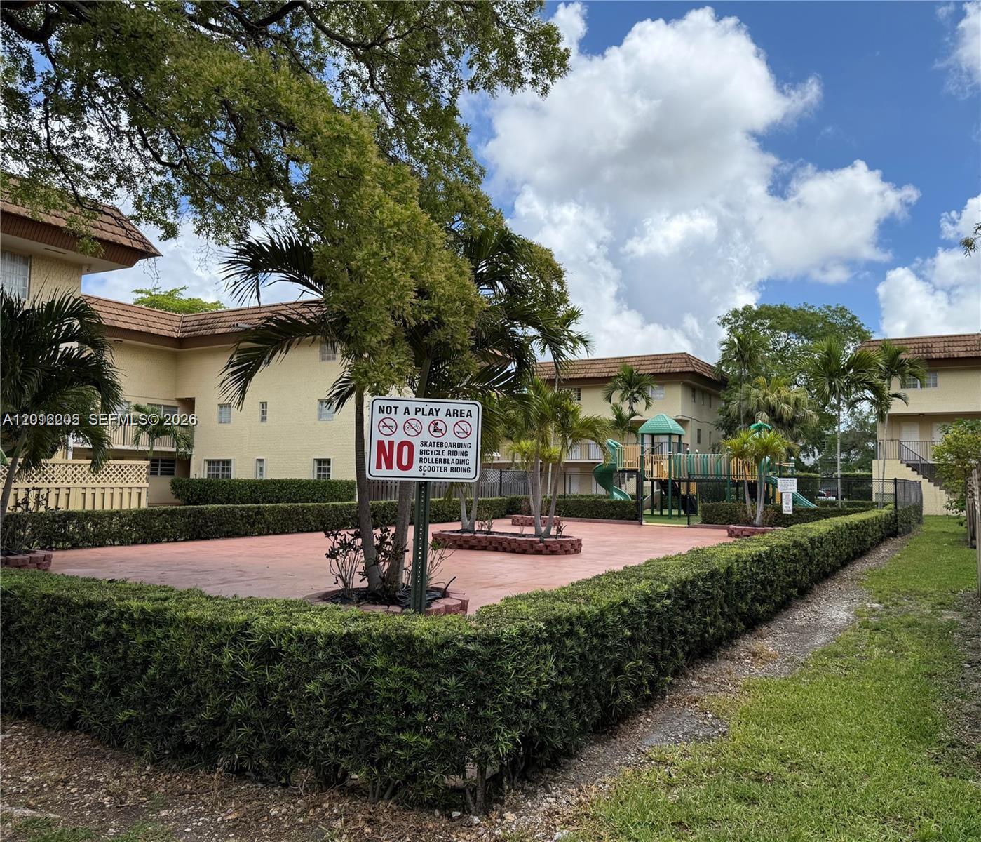 COURTYARDS AT KENDALL CON - Residential
