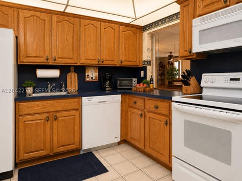 Tiny photo for 1000 Parkview Dr #726, Hallandale Beach, FL 33009 (MLS # A12042277)