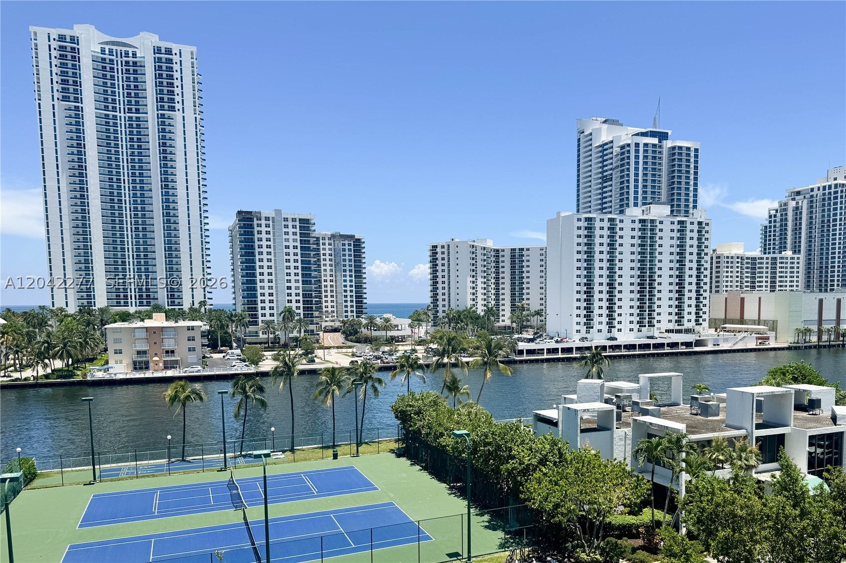 1000 Parkview Dr 726