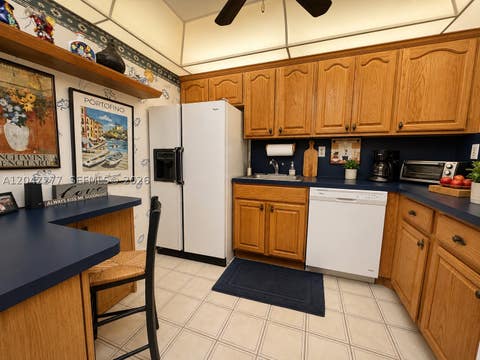 Tiny photo for 1000 Parkview Dr #726, Hallandale Beach, FL 33009 (MLS # A12042277)