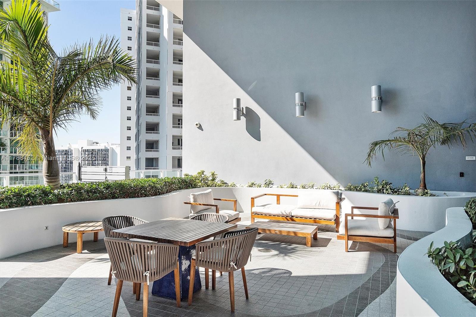 BRICKELLHOUSE CONDO - Residential