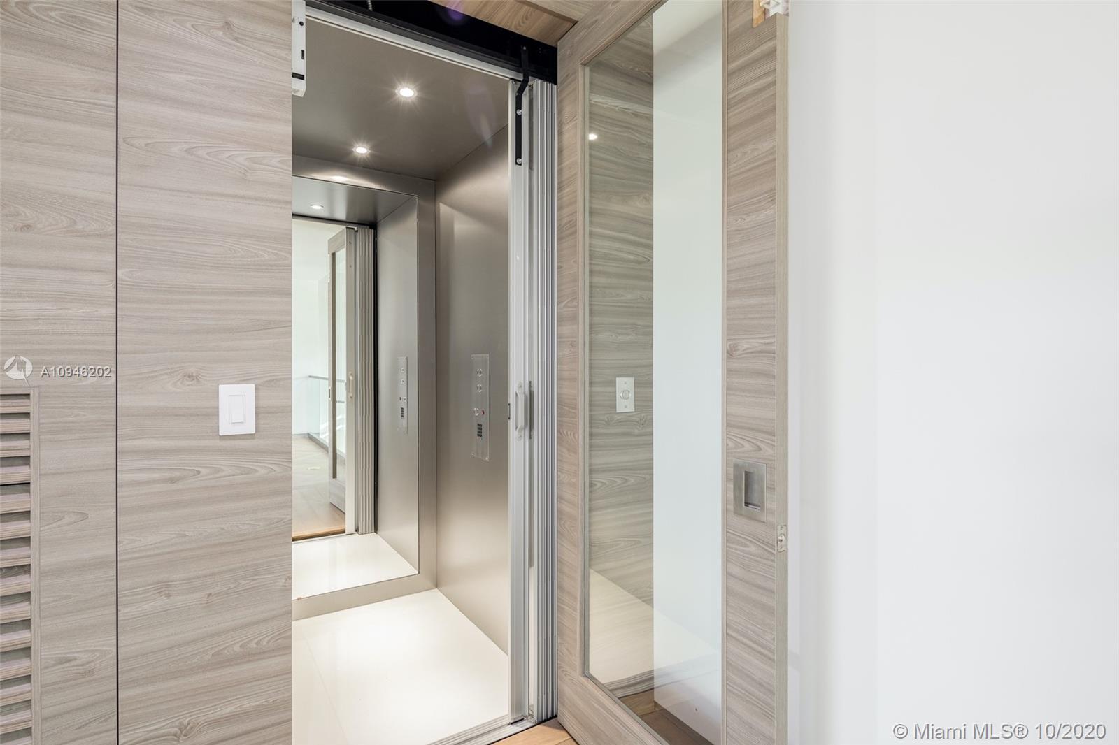 GOLDEN BEACH SEC E - Residential