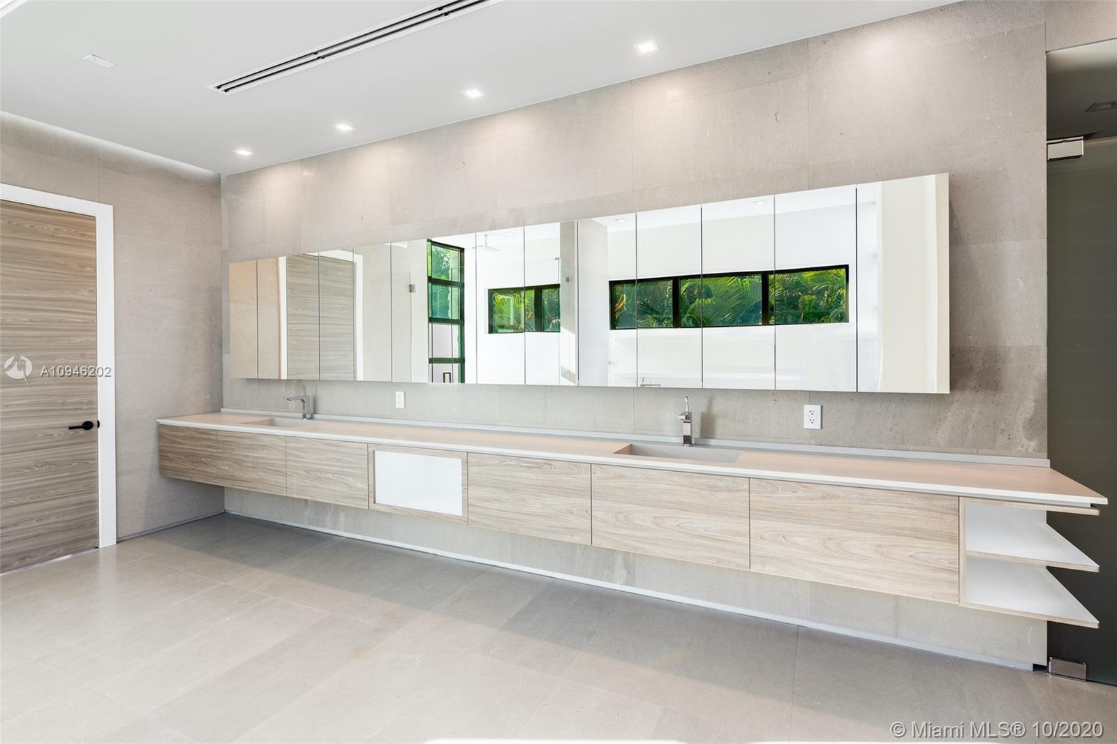 GOLDEN BEACH SEC E - Residential