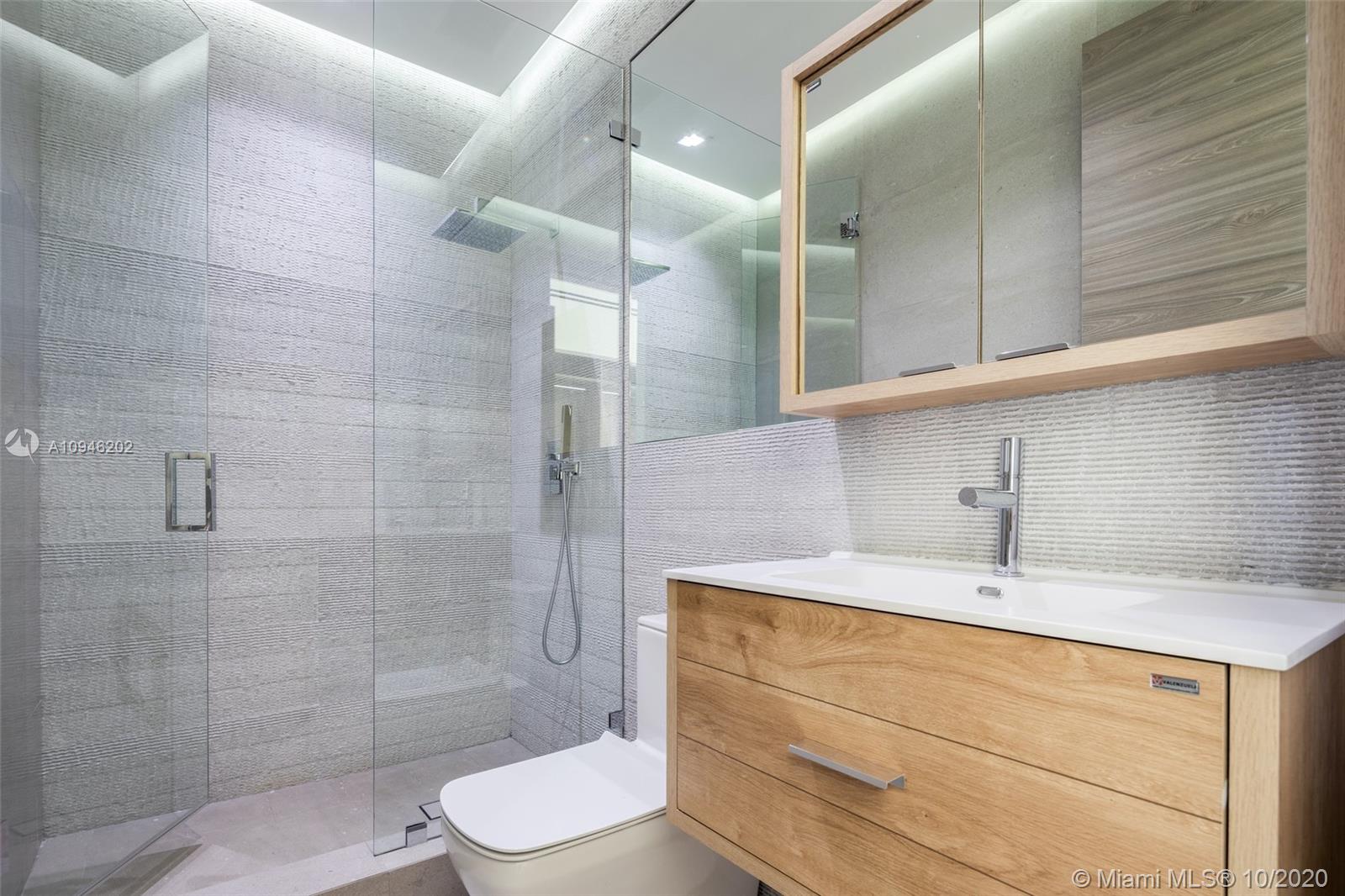 GOLDEN BEACH SEC E - Residential