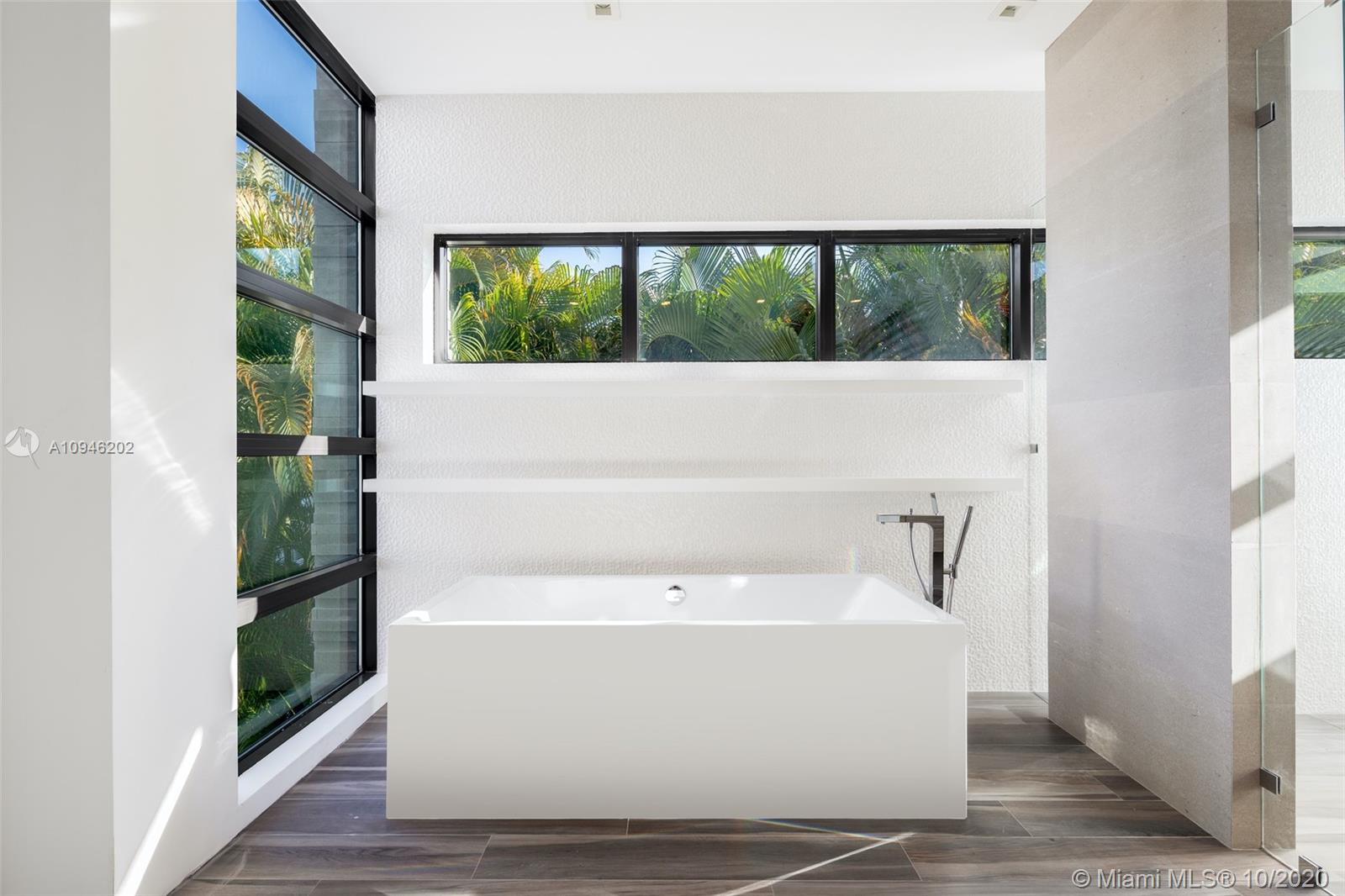 GOLDEN BEACH SEC E - Residential