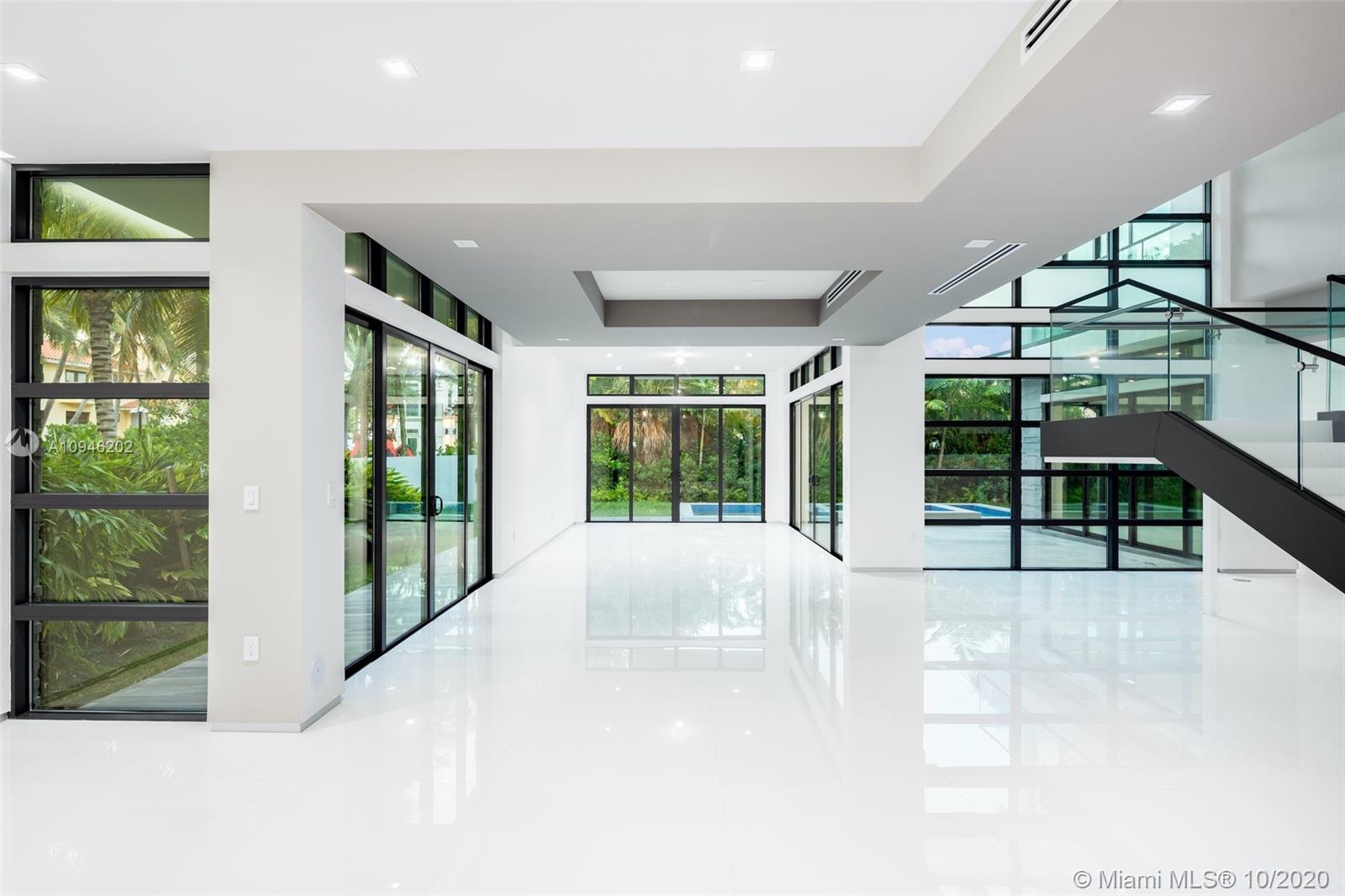 GOLDEN BEACH SEC E - Residential