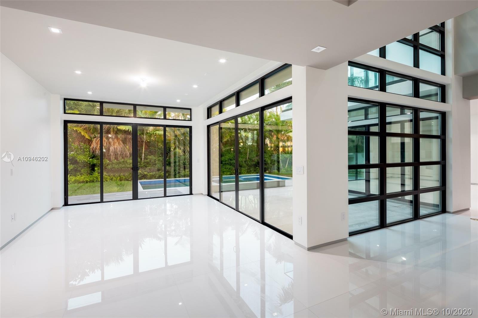 GOLDEN BEACH SEC E - Residential