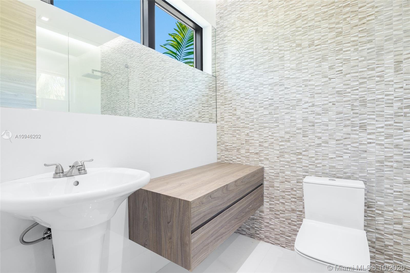 GOLDEN BEACH SEC E - Residential