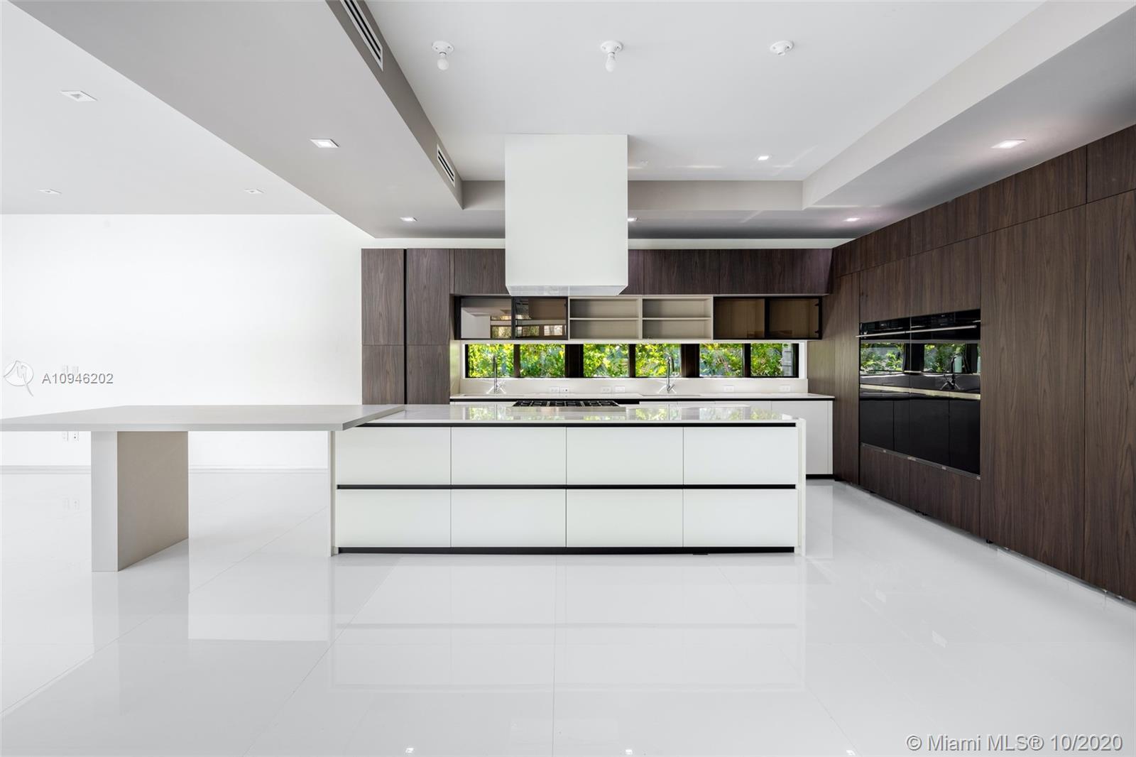 GOLDEN BEACH SEC E - Residential