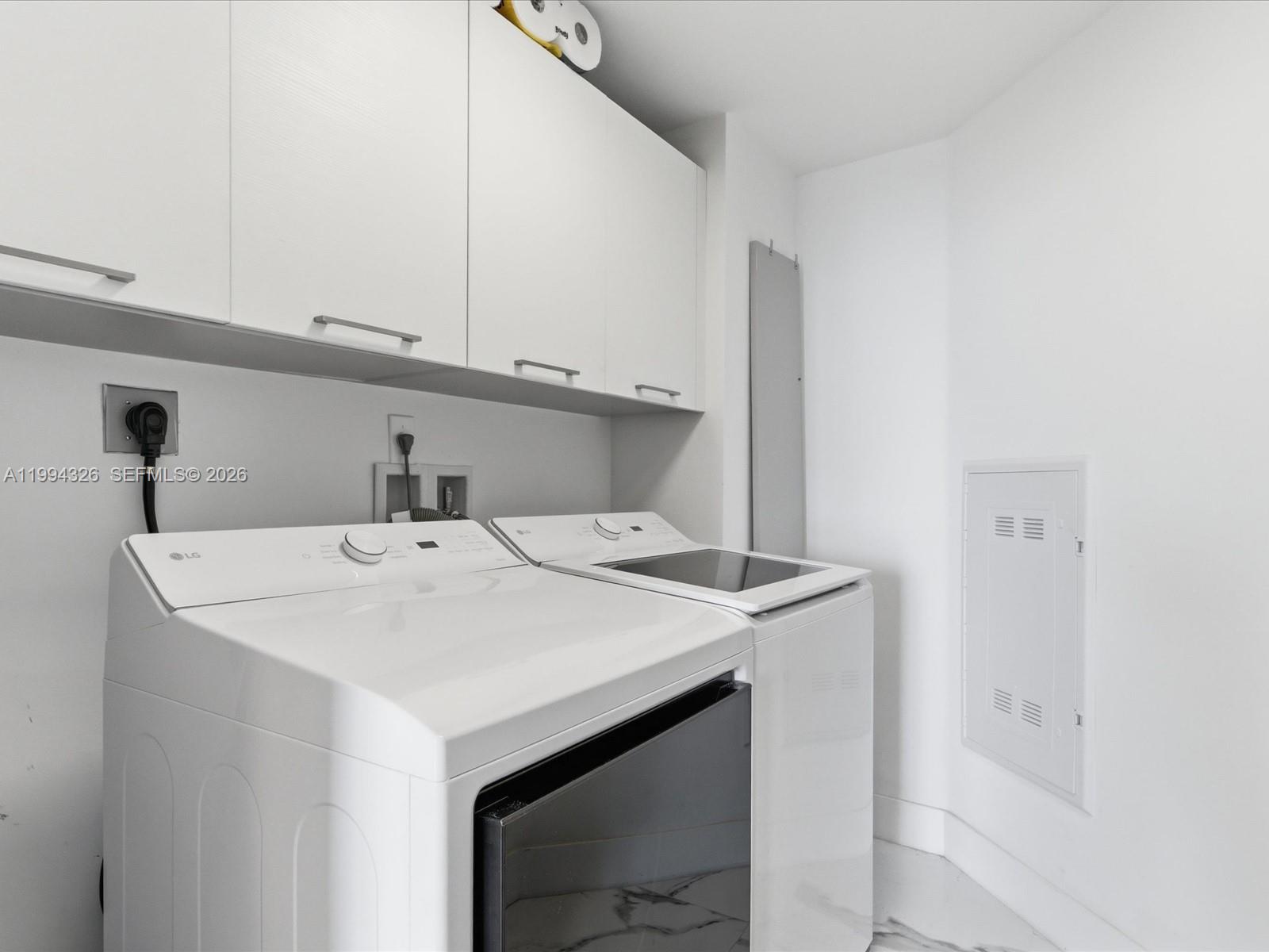 PARQUE TOWERS CONDO - Residential