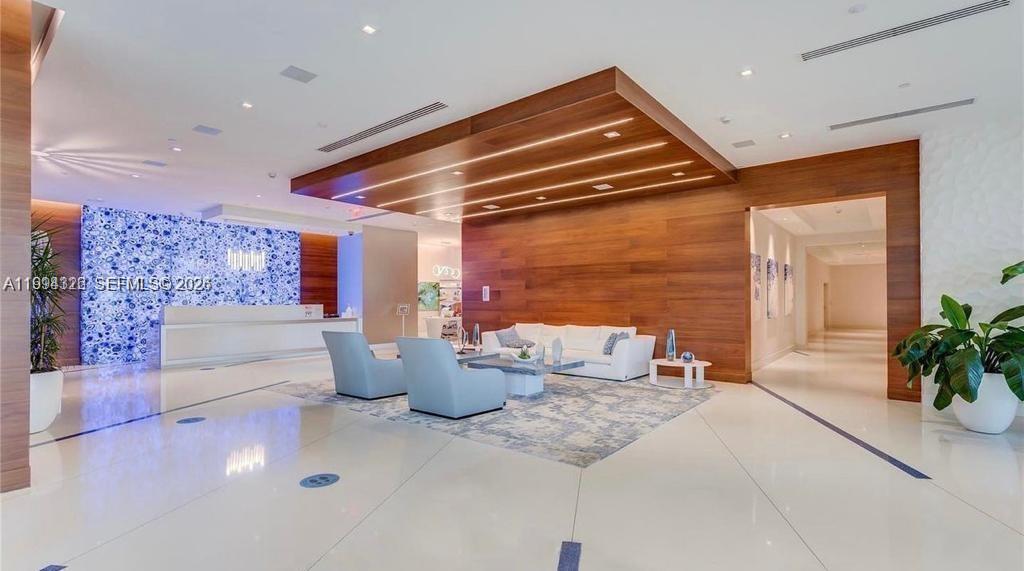 PARQUE TOWERS CONDO - Residential