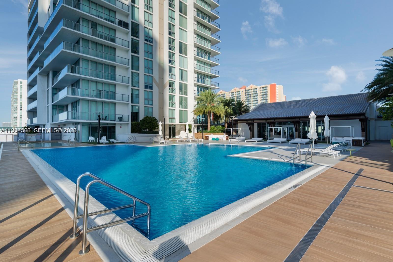 PARQUE TOWERS CONDO - Residential