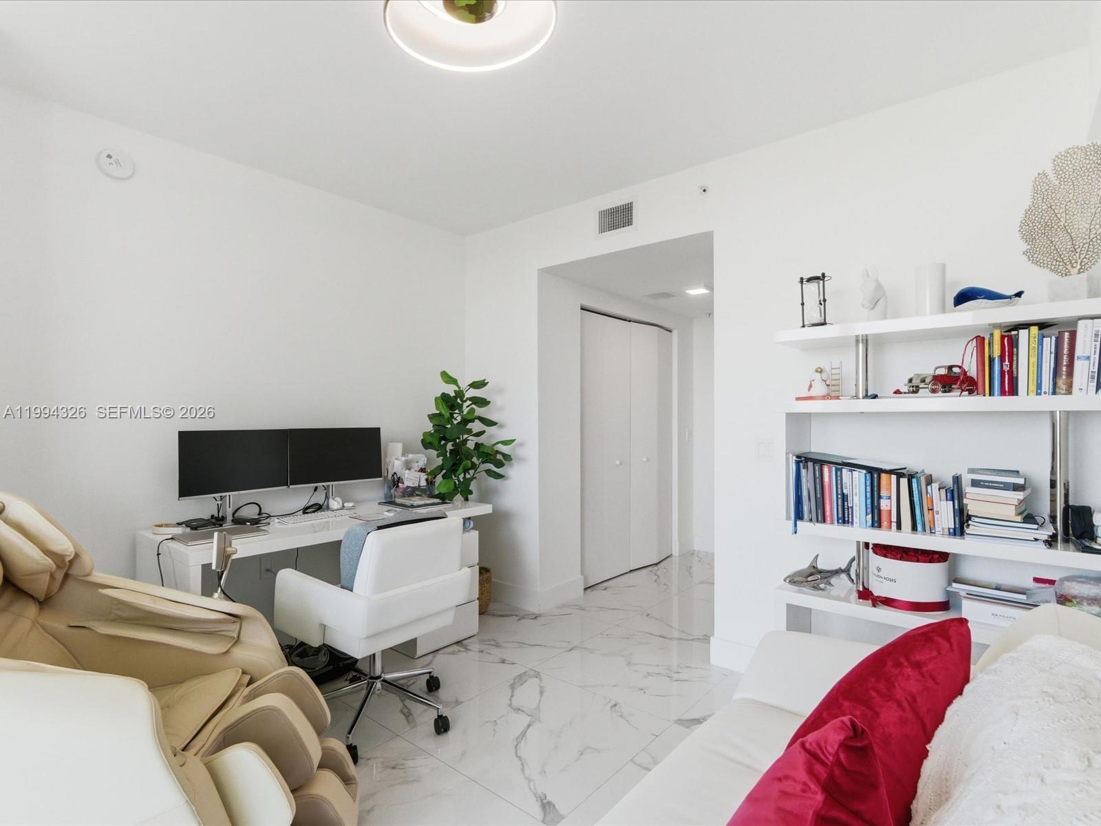 PARQUE TOWERS CONDO - Residential