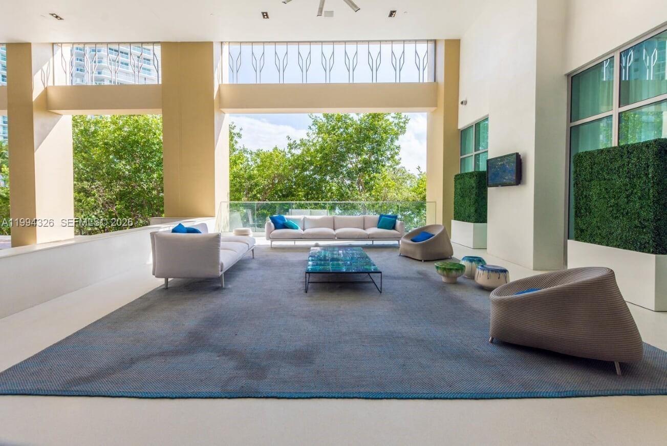 PARQUE TOWERS CONDO - Residential