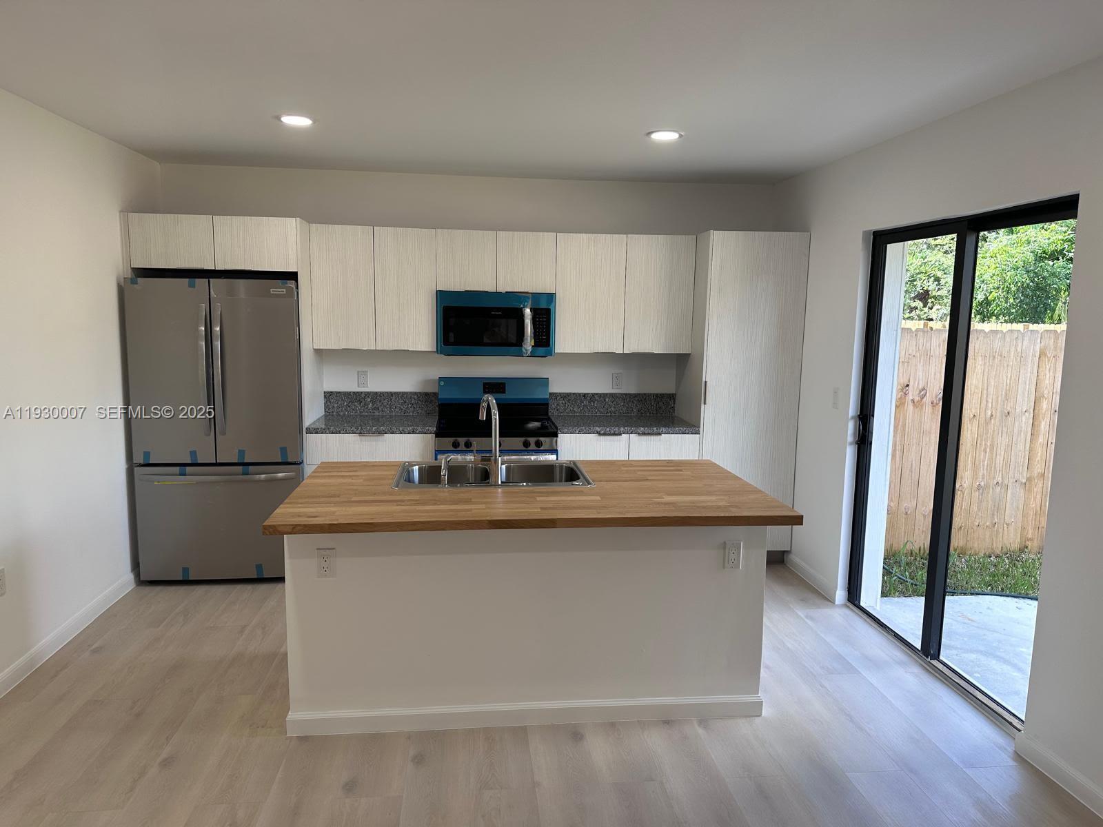 SUNNYLAND PARK NO 2 - Residential Lease