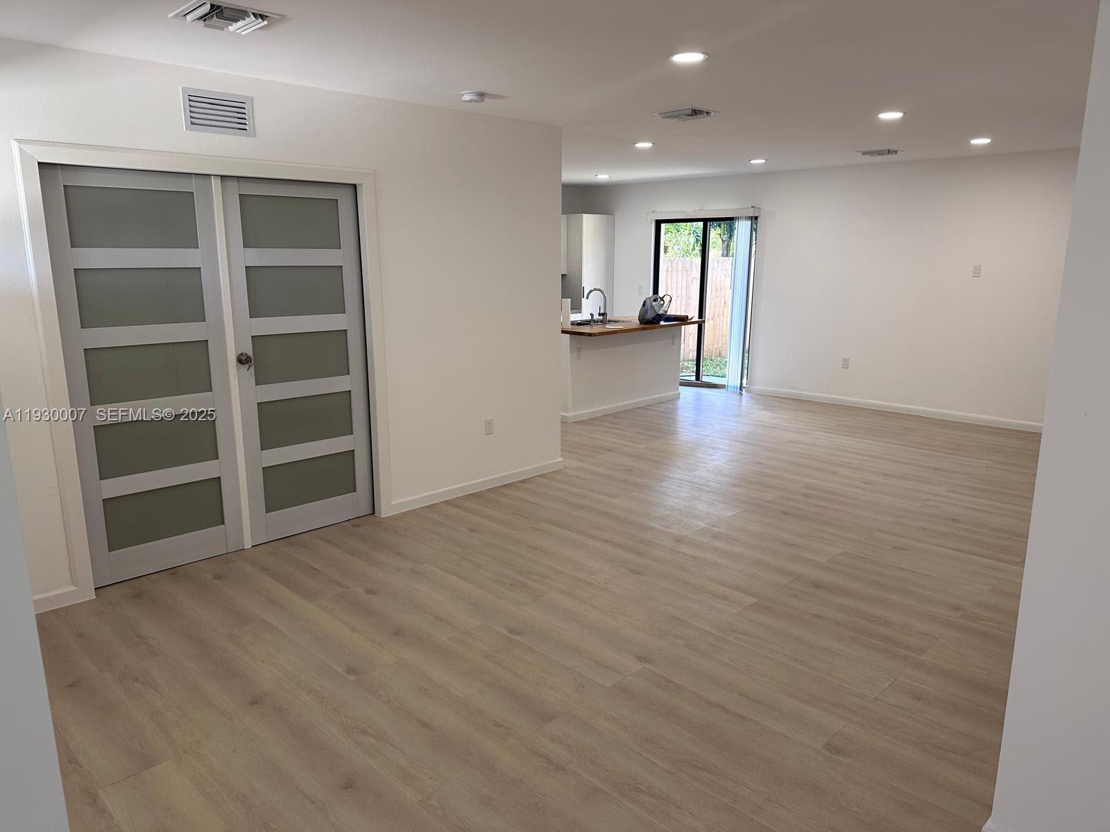 SUNNYLAND PARK NO 2 - Residential Lease