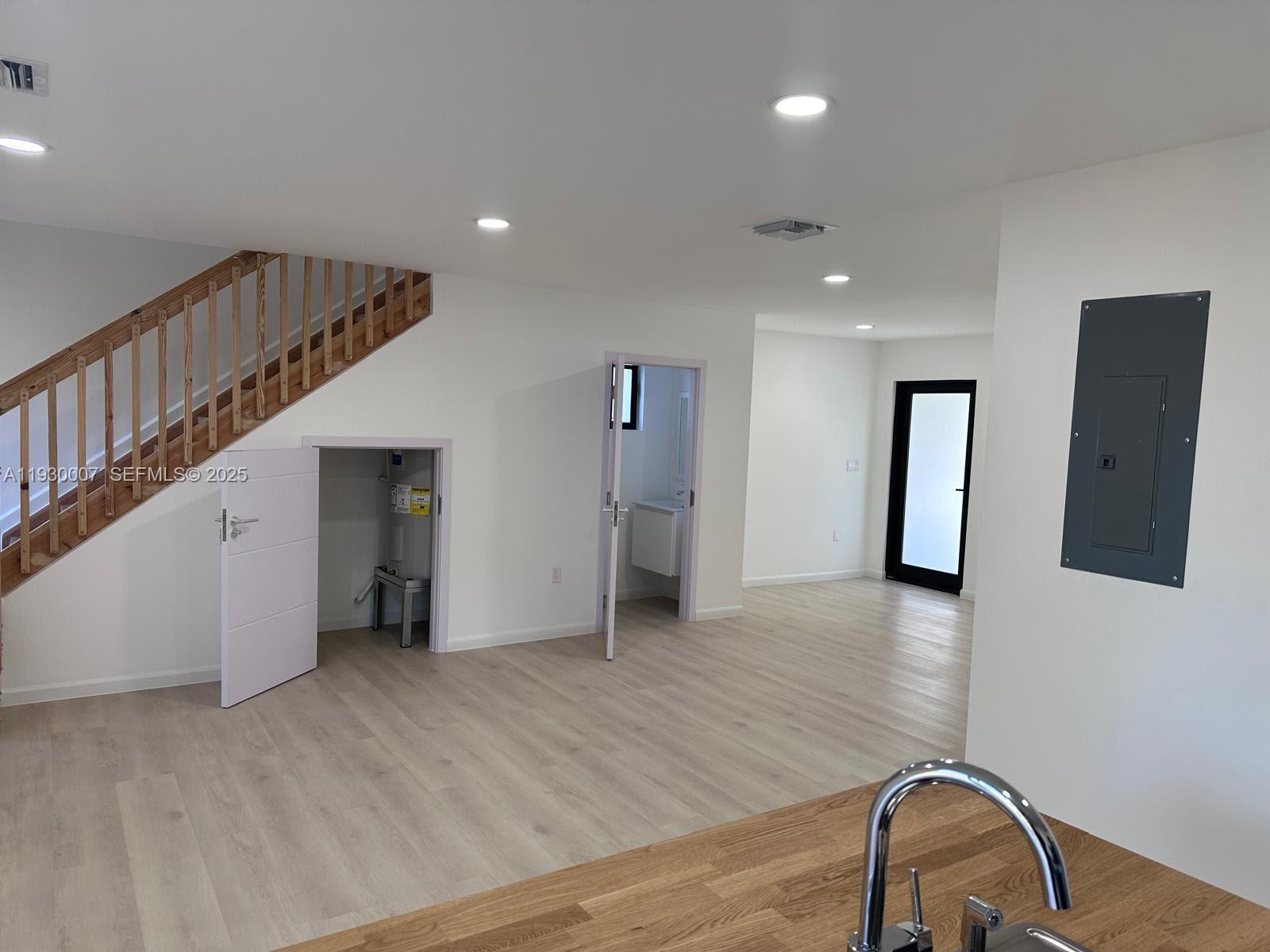 SUNNYLAND PARK NO 2 - Residential Lease