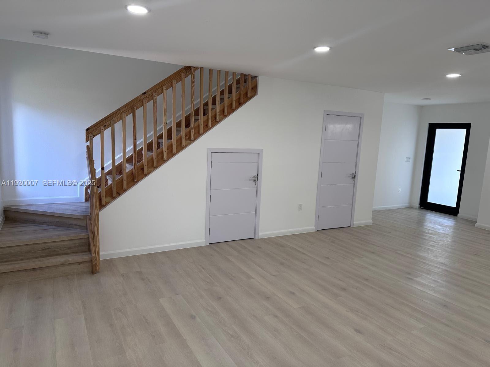 SUNNYLAND PARK NO 2 - Residential Lease