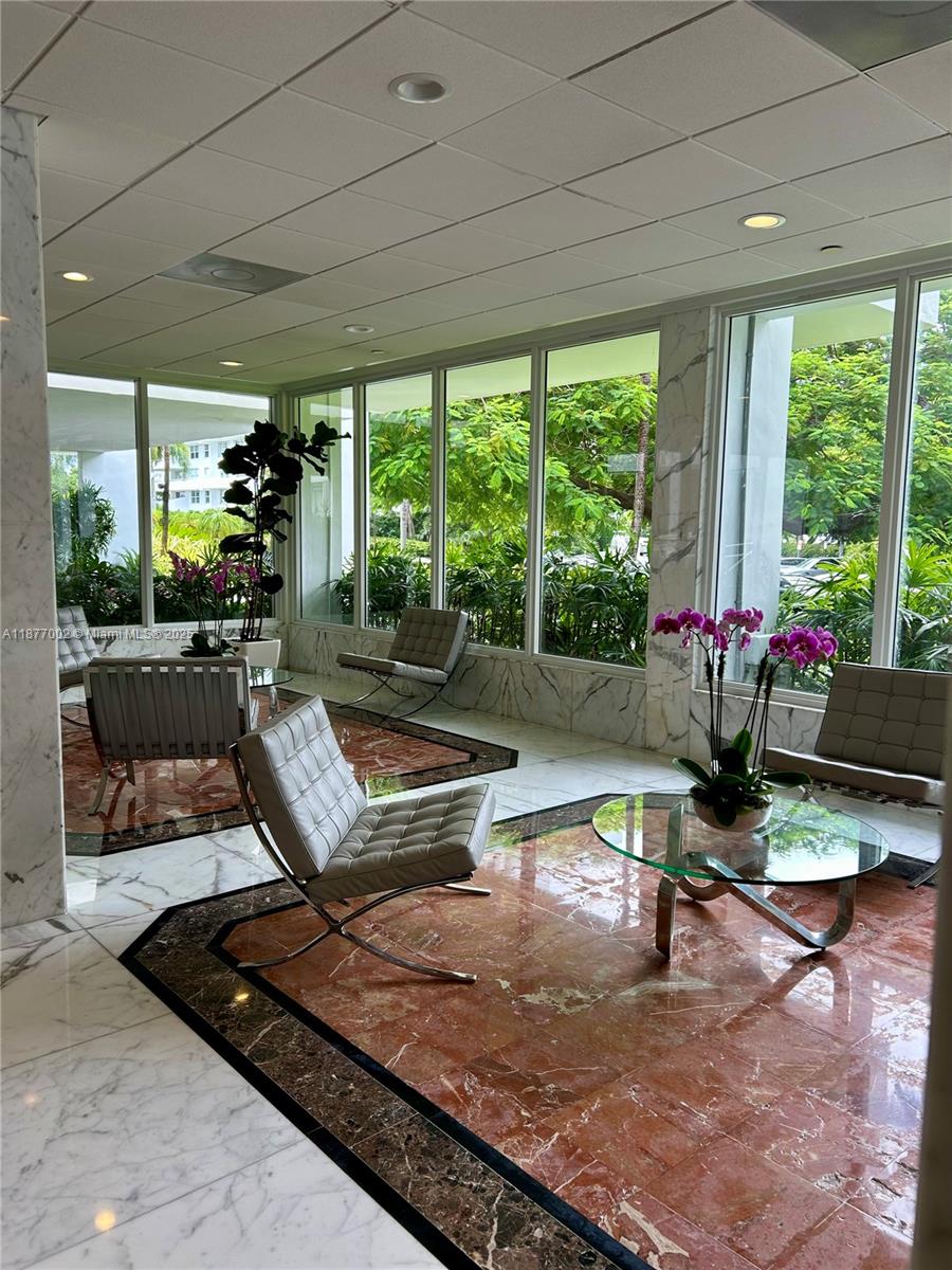 COMMODORE CLUB WEST CONDO - Residential Lease