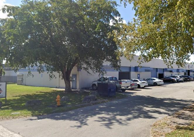 AVAILABLE TO MOVE IN JUNE 1, 2025! $4,500 per month Gross Lease. 2,750 SQFT Versatile Warehouse Space with BUILT-IN Office areas offers a flexible layout ideal for a variety of business operations. ABOUT 600 SQFT PER BAY. The space includes integrated office compartments, perfect for administrative use, client meetings, or team operations, allowing for a seamless blend of industrial and office functionality. Features Open warehouse floor plan with high ceilings. Dedicated office sections. Suitable for distribution, light manufacturing, or storage. Convenient access for deliveries and logistics. On-site parking and easy access to major roadways