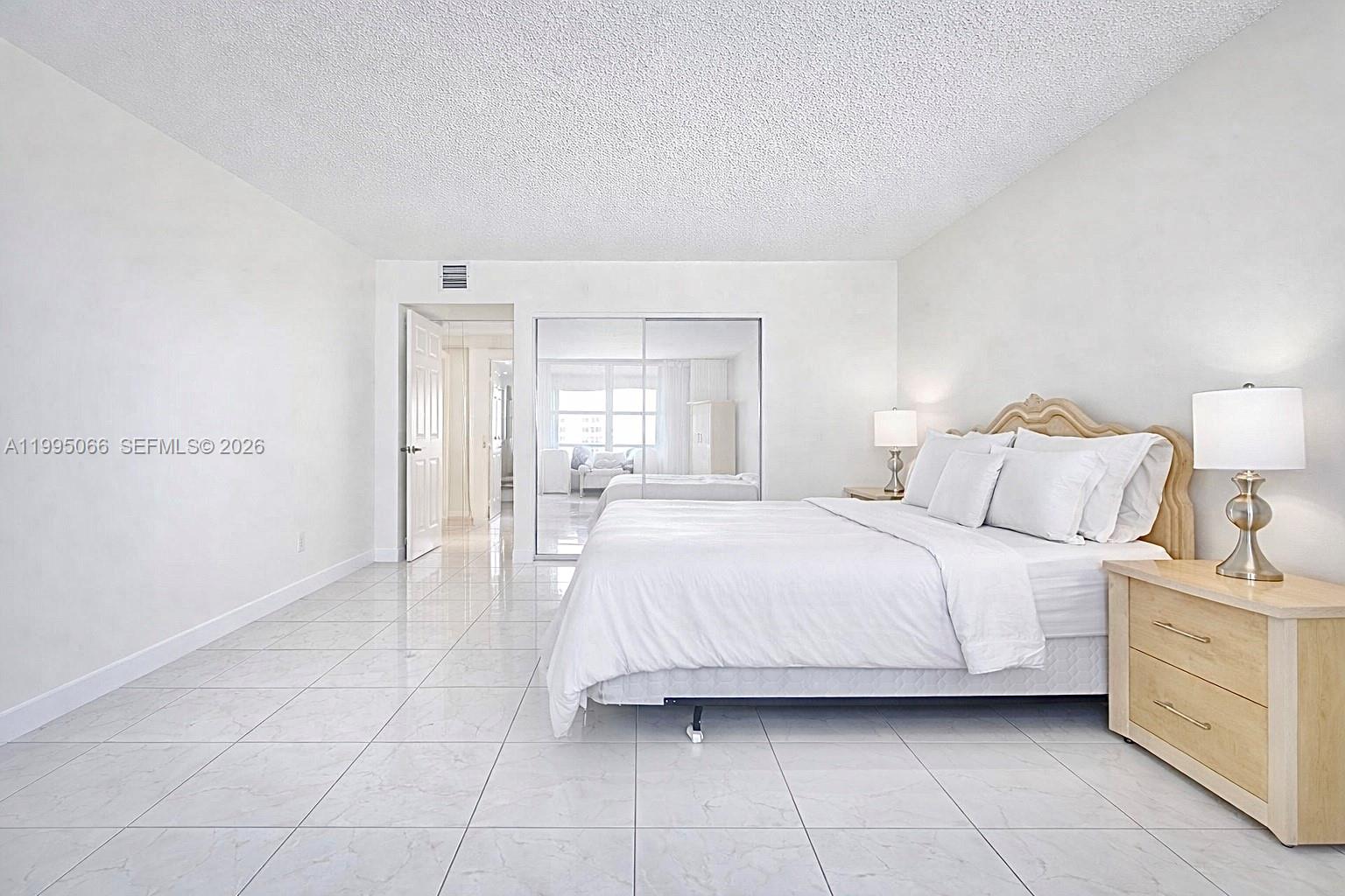 HALLMARK OF HOLLYWOOD CON - Residential