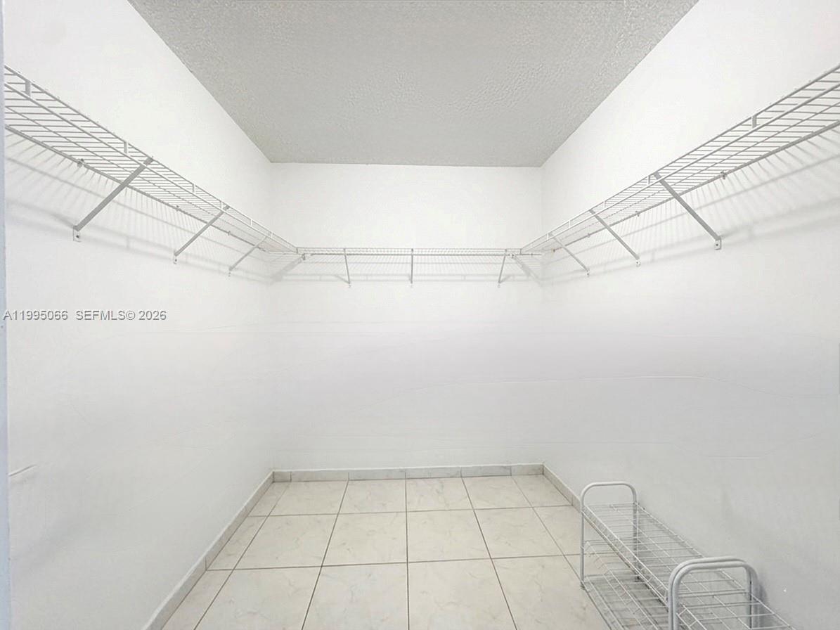 HALLMARK OF HOLLYWOOD CON - Residential