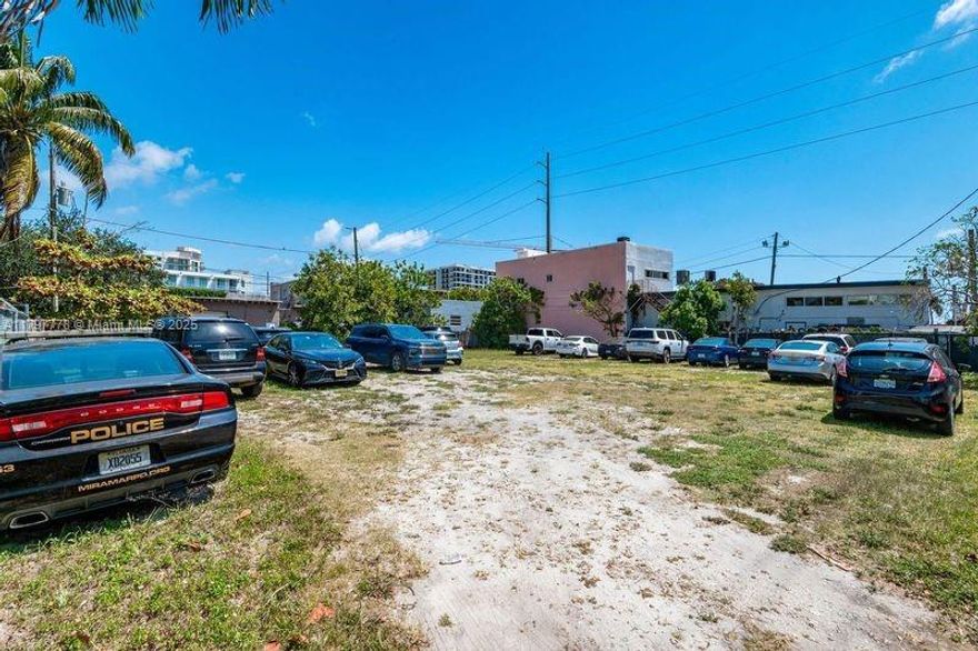 VACANT LAND LOCATED IN IN A SOUGHT-AFTER AREA , BEING USED AS A PARKINH AREA FOR BODY SHOP . PRIME LOCATION
