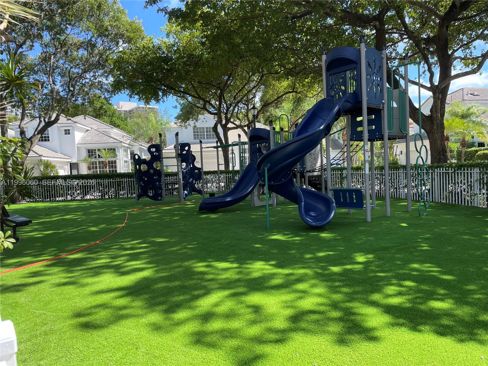 AVENTURA ESTATES - Residential