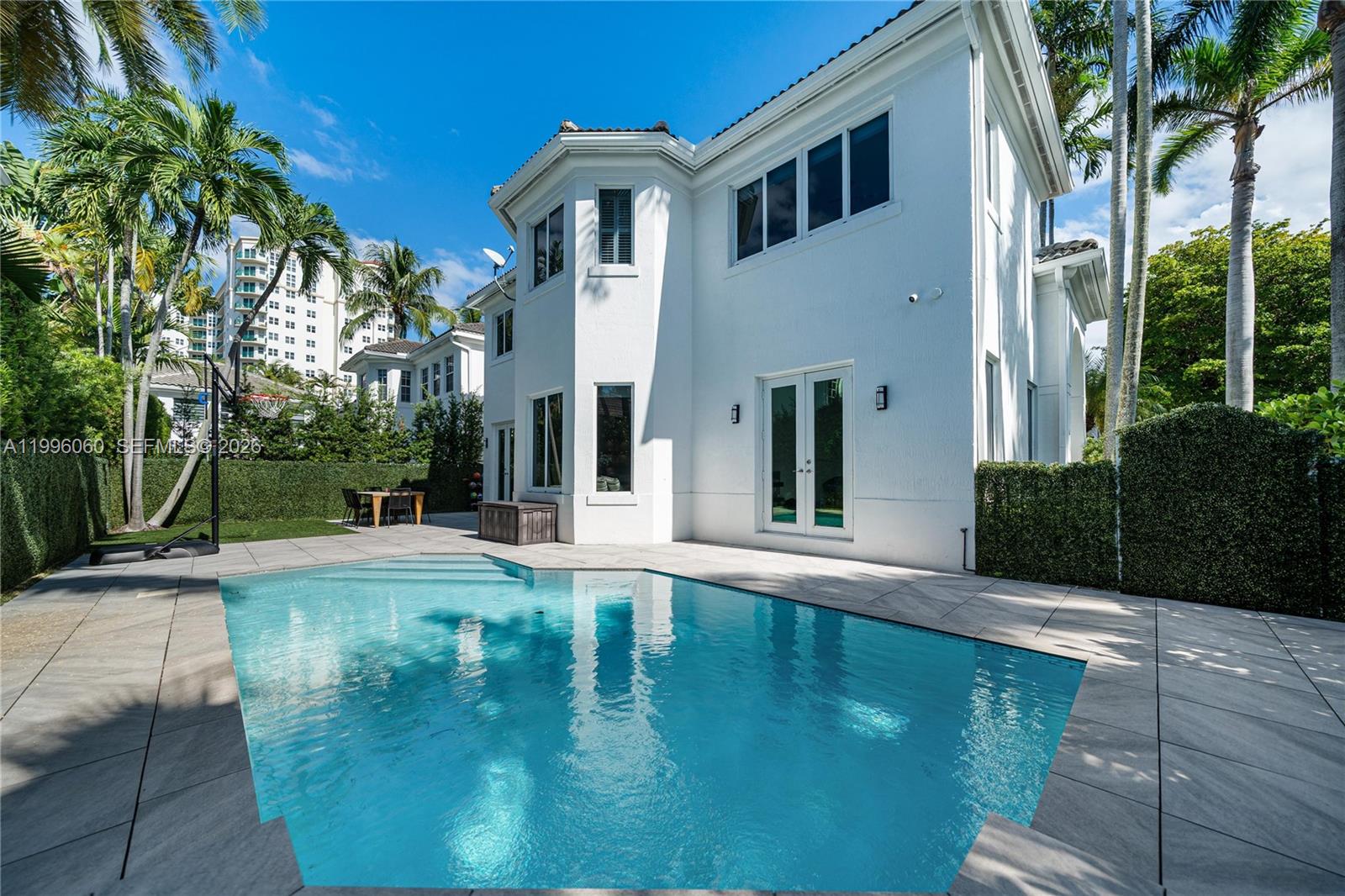 AVENTURA ESTATES - Residential