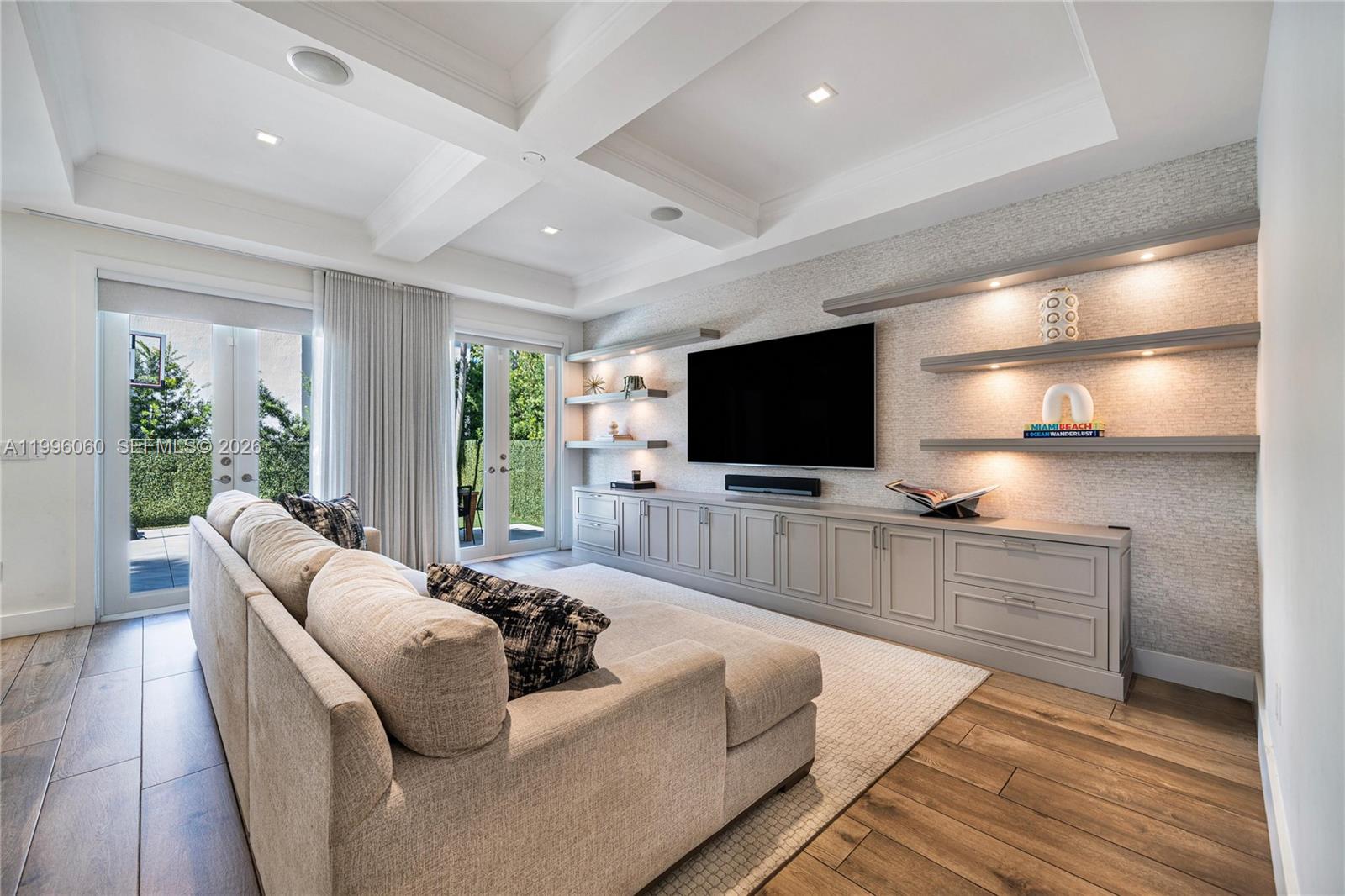 AVENTURA ESTATES - Residential