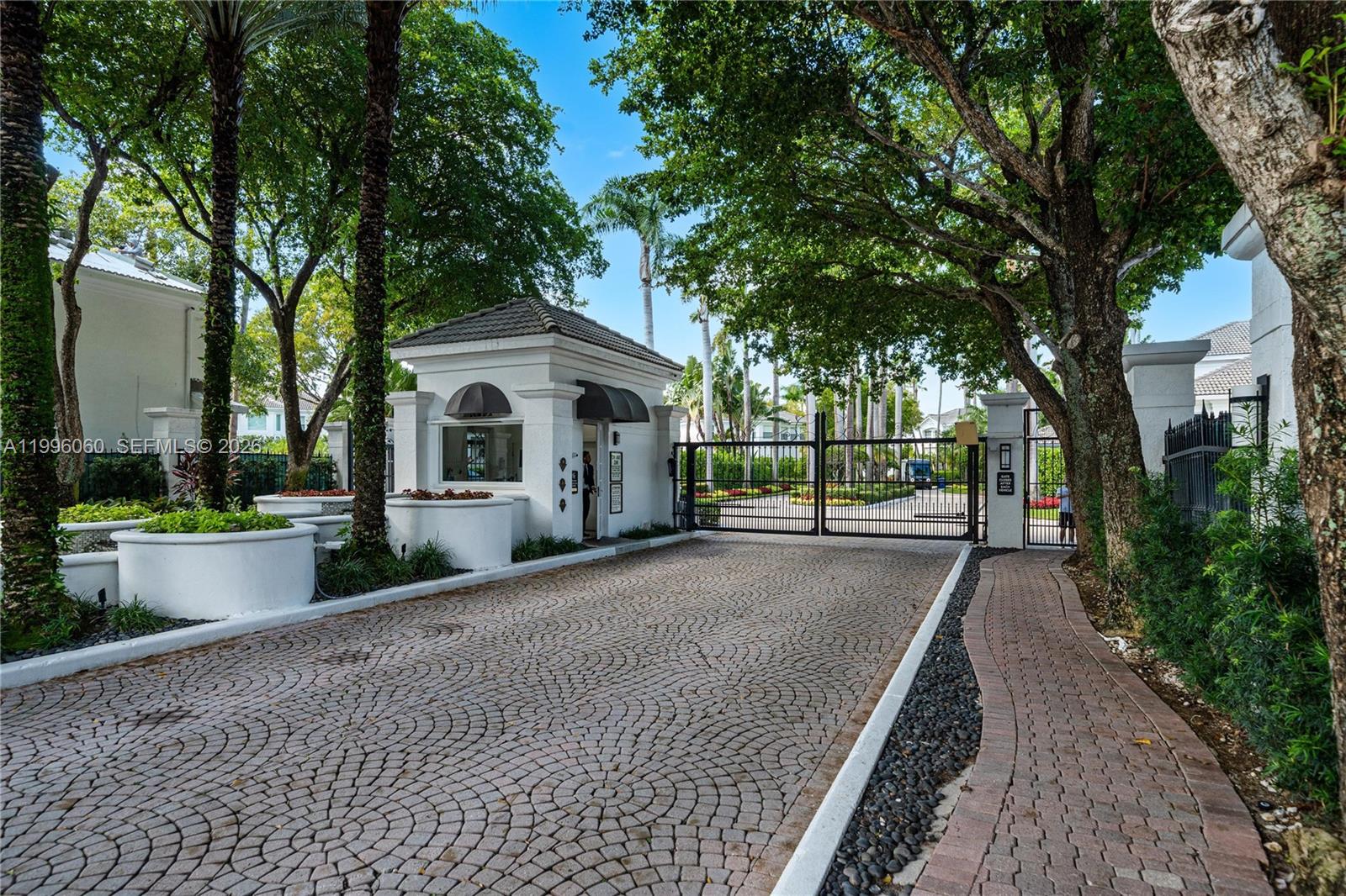 AVENTURA ESTATES - Residential