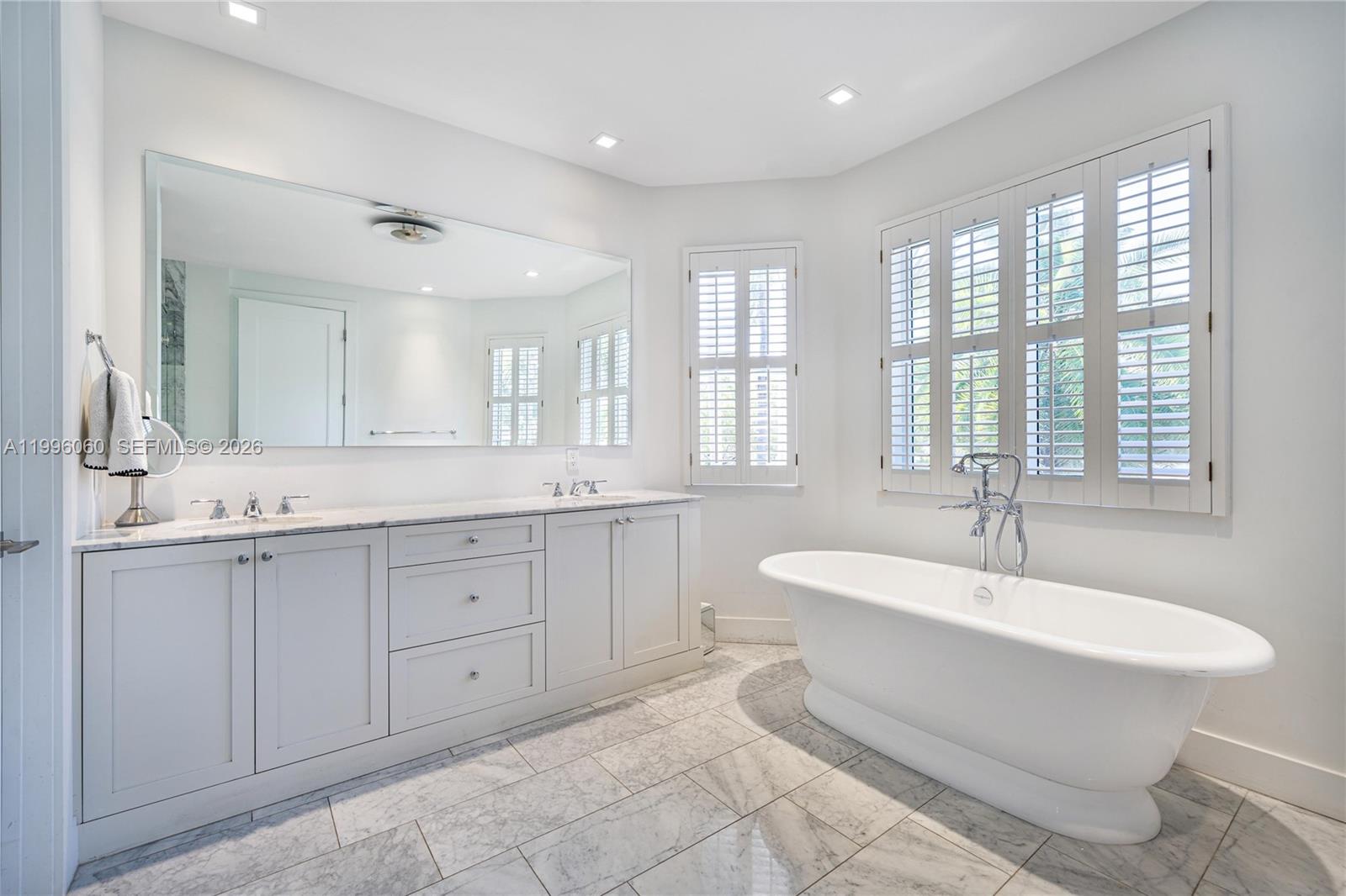 AVENTURA ESTATES - Residential